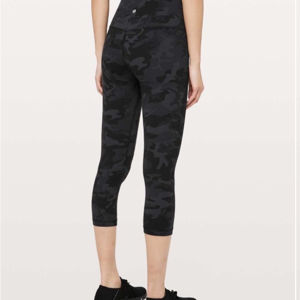 Lululemon align camo cropped 21” Sz 4